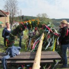 2. Obecní májka - stavba (1)