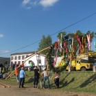 2. Obecní májka - stavba (3)