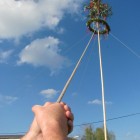 2. Obecní májka - stavba (5)