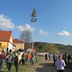 2. Obecní májka - stavba (7)